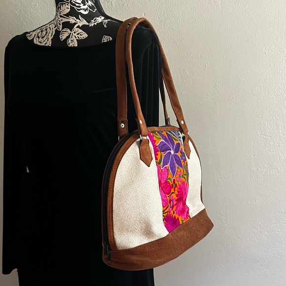 Handcrafted embroidered Floral Purse - Picture 11 of 11